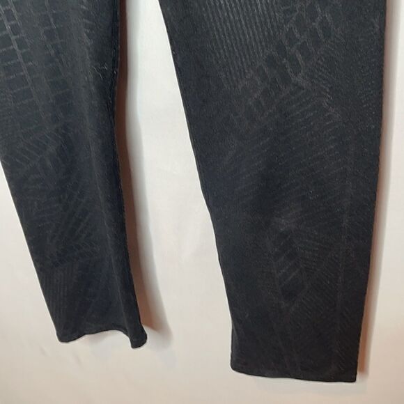 Fabletics Cropped Black Shiny & Matte Print Leggings. Size small. - Picture 3 of 5